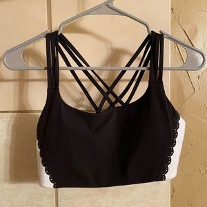 Athleta hyper focused scallop bra